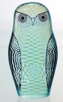 ABRAHAM PALATNIK – Escultura cinética representando coruja  em resina de poliéster de manufatura Abraham Palatnik. Medindo 12 cm de altura por 6,5 cm de comprimento. 