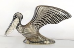 ABRAHAM PALATNIK – Escultura cinética representando pelicano em resina de poliéster de manufatura Abraham Palatnik. Medindo  15 cm de altura por 28 cm de comprimento. 