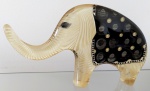 ABRAHAM PALATNIK – Escultura cinética representando elefante em resina de poliéster de manufatura Abraham Palatnik. Medindo 14,5 cm de altura por 28 cm de comprimento. 