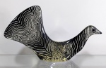 ABRAHAM PALATNIK – Escultura cinética representando pomba em resina de poliéster de manufatura Abraham Palatnik. Medindo 16,5 cm de altura por 29,5 cm de comprimento. 
