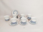 Jogo 7 Xicaras chá e 6 pires em porcelana Pozzani Azul e branca. Medida xicara8 cm x 8,5 cm e pires 13 cm . 1 com bicado atras e 1 fio de cabelo
