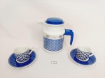 Jarra Pozani com 2 xicaras de café em Porcelana Decoradas. Medida: xicaras 5 cm x 5,5 cm e pires 12 cm