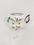 Antu=iga Caneca Infantil em porcelana representando gatinho. apresenta fio de cabelo Medida: 8 cm x 6 cm