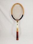 Antiga Raquete de Tenis Davis Cup Fibre Weld Throat.   cabo de madeira Medida: 68 cm