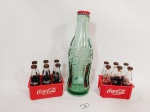 Colecionismo - Garrafa de coca-cola com 2 mini engradados com 12 miniaturas garrafinhas da coca-cola. algumas garrafas não estão cheias Medida:garrafa 20 cm e engradados 8 cm x 5 cm