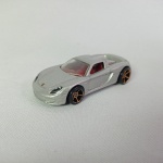 Porsche Carrera GT - Hot Wheels - Carro de coleção em miniatura na escala 1/64 - Fabricado em diecast com partes em plástico injetado. As rodas giram livremente