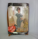 Espetacular boneca Barbie - I Love Lucy - Lucille Ball como Lucy Ricardo - Episódio 30: Lucy Does a TV Commercial. Na embalagem original.