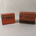 LOTE com 02 (duas) caixas de penas de Canetas marca R.ESTERBROOK, fabricadas nos Estados Unidos.