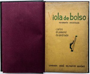  Livro: ANDRADE, Carlos Drummond de. `Viola de Bolso novamente encordoada`, 1ª edição. Rio de Janeiro: José Olympio, 1955; 125p. Enc. com as capas.