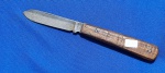 61 - RÚSTICO CANIVETE - ANOS 70 - PAKISTAN - AÇO CARBONO - PLACAS EM MADEIRA - ABERTO 15 CM; FECHADO  8,3 CM
