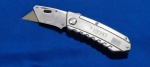 97 - CANIVETE PORTA ESTILETE - HUSKY - 16,5 CM ABERTO  - FECHADO 10 CM - COM CLIP PARA CINTO