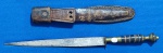 13 - FACA REGIONAL NORDESTE BRASIL - MINIATURA -- AO MODO PUNHAL - COMPRIMENTO TOTAL 22 CM , LÂMINA  14,5 CM - AÇO CARBONO - SEM BOTÃO  - GUARDA EM LATÃO EMPUNHADURA EM ANÉIS DE CHIFRE, E METAL -