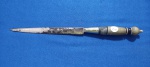 72 - CAROCA - CAMPINA GRANDE - FACA DE PONTA/PUNHAL  - COMPRIMENTO 16,5 CM - LÂMINA 9,5 CM  -  CABO EM SEGMENTOS DE METAL E MATERIAL SINTÉTICO -