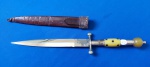 50 - FACA M ACERO SOLINGEM MADE IN GERMANY - GUARDA AO MODO INGLÊS - CABO EM METAL E GALALITE BAINHA EM COURO - 26,5 CM DE COMPRIMENTO - LÂMINA COM 15,5 CM