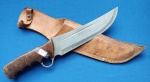 9 - FACA BOWIE  COTNS - EMPUNHADURA EM MADEIRA COM ANEL DE SUB GUARDA PARA TRABALHO SEGURO - BAINHA EM COURO COM PROMOCIONAL PARA REVEC PNEUMATIC - SEM USOCOMPRIMENTO TOTAL 31,5 CM - LÂMINA COMM 18 CM