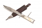 TOLEDO, ANTIGA FACA BOWIE DE CAÇA, DOBRÁVEL, COM EMPUNHADURA DE GALALITE IMITANDO MADREPÉROLA, LÂMINA LAVRADA, CABO COM SACA ROLHAS E EXTRATORES DE CARTUCHOS CALIBRES 12 E 20, ESCASSA