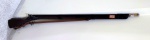 MOSQUETE CENOGRÁFICO - 133 CM - Antiga arma cenográfica, de cano longo, réplica do mosquete de infantaria, dito "Brown Bess" (17931815), com estrutura em madeira nobre e guarnições em ferro. Alça de couro.  Med.: 134 cm de comprimento X 11 cm de altura X 5 cm de largura.. Apenas uso decorativo. Marcas do tempo.