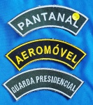 49 - EXÉRCITO BRASILEIRO - INSIGNIA BORDADA OMBRO - AEROMÓVEL/PANTANAL/GUARDA PRESIDENCIAL - 12 X 3,2 CM