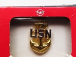 2 - DISTINTIVO, INSIGNIA, BADGE, U.S. NAVY, OFFICIAL NA CAIXA ORIGINAL