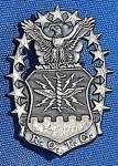 33 - BADGE - U,S, AIR FORCE -  ROTC - B.O.S. - 2,5 X 2 CM