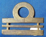 10 - MARINHA DO BRASIL - ANTIGA INSIGNIA METÁLICA - CAPITÃO DE CORVETA -  4,3 X 3,4 CM