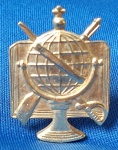 ACADEMIA DO BARRO BRANCO - POLICIA MILITAR DO ESTADO DE SÃO PAULO - INSIGNIA - METÁLICA - DOURADA - 3 X 2,3 CM