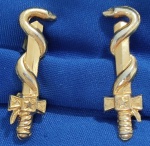 FEB - ANTIGA INSIGNIA -DISTINTIVO - EXÉRCITO BRASILEIRO - OFICIAL MÉDICO  - 3,5  X 1 CM - ESTAMPADO FUNDIDO - FIXAÇÃO POR PARAFUSO - PAR - REVERSO