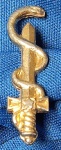 ANTIGA INSIGNIA -DISTINTIVO - EXÉRCITO BRASILEIRO - OFICIAL MÉDICO  - 27  X 8 MM - ESTAMPADO FUNDIDO - FIXAÇÃO POR ALFINETE
