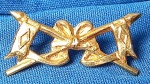 ANTIGA INSIGNIA -DISTINTIVO - EXÉRCITO BRASILEIRO - CAVALARIA  - 27 X 15 MM - ESTAMPADO FUNDIDO - FIXAÇÃO POR ALFINETE