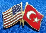 COLECIONISMO -  ALFINETE/DISTINTIVO - BANDEIRAS - U.S.A. - TURQUIA -  22 MM