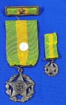 1 -  BRASIL - MEDALHA MILITAR - "UM DECÊNIO" - MEDALHA, BARRETA E MINIATURA - MEDALHA COM No. DO DECRETO - MÓDULO MENOR - 27 mm - DECRETO No 4.238, DE 15 DE NOVEMBRO DE 1901."Crea uma medalha militar como reconhecimento de bons serviços prestados pelos officiaes e praças do Exercito e Armada."
