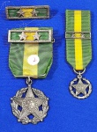 2 - BRASIL - MEDALHA MILITAR - "DOIS DECÊNIOS" - MEDALHA, BARRETA E MINIATURA -  MÓDULO MENOR - 27  mm - DECRETO No 4.238, DE 15 DE NOVEMBRO DE 1901."Crea uma medalha militar como reconhecimento de bons serviços prestados pelos officiaes e praças do Exercito e Armada."