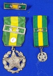 8 - BRASIL - MEDALHA MILITAR - "DOIS DECÊNIOS" - MEDALHA, BARRETA E MINIATURA - MÓDULO DE 36 mm - DECRETO No 4.238, DE 15 DE NOVEMBRO DE 1901."Crea uma medalha militar como reconhecimento de bons serviços prestados pelos officiaes e praças do Exercito e Armada."