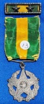 13 - BRASIL - MEDALHA MILITAR - "DOIS DECÊNIOS" -  "PRATA" - MEDALHA E  BARRETA - MÓDULO DE 27 mm - DECRETO No 4.238, DE 15 DE NOVEMBRO DE 1901."Crea uma medalha militar como reconhecimento de bons serviços prestados pelos officiaes e praças do Exercito e Armada."