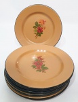 Antigo e belo lote composto por dez pratos executados em ágata, rico motivo floral ao centro esmaltado. Medem 19 cm de diâmetro. Bom estado de conservação.