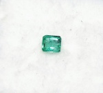 Preciosa esmeralda de excelente qualidade e clareza , clássica lapidação octogonal brilhante padrão Esmeralda pesando 0.90 cts medindo 6.1 x 5.4 x 3.4 mm . Origem Colômbia . excelente investimento para montar uma joia de qualidade .