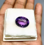 Preciosa e Belíssima Ametista 100% natural de 15.08 cts , Excelente qualidade e clareza IF , clássica lapidação oval brilhante medindo aprox 18 x 14 x 9.0 mm . ótimo investimento para montar uma joia de qualidade . Perfeita . origem Brasil . Gema preciosa devido a suas dimensões .