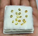 Precioso e Raro lote de Citrinos Amarelo extra de excelente qualidade e clareza IF, belíssima lapidação oval brilhante, totalizando 3.44 cts medindo aprox 3.5 x 2.5 mm cada. ótimo investimento para montar uma joia de qualidade . origem Brasil.