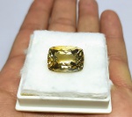 Espetacular Citrino Amarelo extra 100% natural de 15.07 cts , Excelente qualidade e clareza, clássica lapidação almofada brilhante medindo 17 x 12 x 8.0 mm . ótimo investimento para montar uma joia de qualidade . Perfeita . origem Brasil . Gema preciosa devido a suas dimensões e forte coloração .
