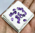 Precioso e raro lote de Belíssimas Ametistas , composto por 20 unidades totalizando 7.63 cts , clássica lapidação pera brilhante medindo aprox 5.5 x 3.5 mm cada . Excelente qualidade e clareza IF. oportunidade única para montar uma joia de qualidade . Origem Bolívia.