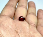 Rara Granada Espessarita extra 100% natural de excelente qualidade e clareza VS, belíssima lapidação oval brilhante , pesando 2.20 cts medindo aprox 8.0 x 6.0 x 4.0 mm . ótimo investimento para montar uma joia de qualidade . origem África . Gema preciosa devido a seu tamanho e forte coloração .