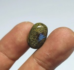 Exuberante Opala Boulder Australiana 100 % natural de excelente qualidade, clássica lapidação oval cabochon . peso 8.37 cts medidas 17 x 11 x 4.0 mm . origem Austrália . excelente investimento para montar uma joia de qualidade .