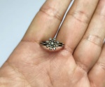 CLÁSSICO ANEL DE CHUVEIRO DE BRILHANTES EM OURO BRANCOVCOM FINO ACABAMENTO E CRAVAÇÃO DE 09 DIAMANTES DE EXCELENTE QUALIDADE E CLAREZA COM BRILHO PERFEITO, TOTALIZANDO APROX 0.20 CTS. PERFEITO ESTADO DE CONSERVAÇÃO , NÃO APARENTA USO . ARO MEDE 1,7 CM . PESO TOTAL 1.7 G .