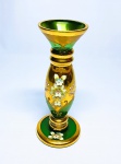 Lindo vaso em cristal veneziano de Tonalidade verde finamente decorado com rica cobertura a ouro e delicada ornamentação floral em relevo. Itália inicio do século XX . excelente estado de conservação, mede 21 x 7,0 cm.
