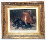 ETORE FEDERIGHI (Muzambinho-SP 1909-1978 São Paulo-SP) - Lindíssima pintura finamente executada em técnica á óleo sobre tela grudada em placa, representando bela cena de uvas, rico trabalho. Assinado no C.I.E. medindo 33 x 25. Enquadrada em belíssima moldura de época em madeira nobre ricamente trabalhada medindo 43 x 50 cm. Bom estado de conservação. NOTA SOBRE O ARTISTA: Ettore Federighi(Muzambinho,24 de agostode1909São Paulo,3 de dezembrode1978) foi umpintorbrasileiro.carecede fontesFilho de Menotti Federighi e Virginia Forsato, viveu por muito tempo em Minas Gerais.1Federighi sempre teve a preocupação de retratar sua cidade no interior de Minas Gerais, onde, ainda quando criança, criou sua primeira obra. Nela foi retratada uma paisagem exuberante, do alpendre de uma casa qualquer, pertencente à sua cidade. Desse modo, o pequeno pintor frequentemente retornava ao local do avistamento para refrescar sua memória e, assim, conseguir finalizar sua primeira arte. Após o término desta, Ettore Federighi se preocupa com a moldura, pintando-a com cordão e pregos, para que fosse passado o efeito pretendido pelo pintor. Efeito esse que consistia na impressão de que a obra estivesse inclinada, para qualquer um que a visse.1Adquirindo gosto pela arte, passa a decorar diversos cômodos e paredes de sua casa, aperfeiçoando suas habilidades conforme o tempo.1Porém, foi apenas após realizar uma pintura retratando o rosto do menino Jesus que recebeu seu primeiro reconhecimento, sendo chamado para trabalhar em um circo, na cidade em que morava. Com o decorrer do tempo foi convidado, por esse mesmo circo, a fazer uma viagem à Europa, mas que recusou por motivos ainda desconhecidos.1Sobre seu estilo, é possível dizer que prezava muito pelas proporções, apreciando técnicas de quadricular o papel e estabelecendo simetrias, como que se estivesse ampliando uma fotografia. Esse conjunto de características foi o que o destacou dos demais artistas, trazendo originalidade e diferença à sua obra. Dentre seus gostos, apreciava retratar prédios, placas, painéis, letreiros, sendo assim convidado para decorar a Igreja de Paraisópolis em Minas Gerais, quando tinha apenas 15 anos de idade.1Dentre suas habilidades não diretamente relacionadas com a pintura, tocava violão, piano, flauta, gaita, clarineta, entre outros, apenas de ouvido. Também era próximo do ofício de plasmar máscaras em barro e gesso, as quais pintava e vendia no carnaval, como forma de expressar seu talento eclético.1Como se não bastasse, ainda lecionou pintura por fiversos anos na capital de São Paulo, onde deixou inúmeros alunos da alta sociedade paulista.