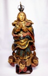 NOSSA SENHORA DA CONCEIÇÃO - Excepcional imagem em madeira dourada e policromada  com rico movimento e acabamento representando a Virgem em sua tradicional postura com mãos postas e pisando em nuvem com crescente lunar e cabeça de anjos sobre globo terrestre. Brasil século XVIII. mede 47 x 24 x 16 cm.