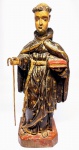 LINDA E RARA IMAGEM DE FREI GALVÃO EM MADEIRA DOURADA COM BELÍSSIMA POLICROMIA, RICO ENTALHE E FINO ACABAMENTO. ESCULTURA DE EXCEPCIONAL QUALIDADE, REMETE AOS GRANDES MESTRES. BRASIL SÉCULO XIX. mede 35 x 13 x 9,0 cm.