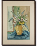 SOPHIA TASSINARI (SÃO PAULO-SP, 1917-2005 SÃO PAULO-SP) - ´´VASO DE FLORES´´- Lindíssima pintura executada finamente em técnica mista riquíssima em cores vibrantes. Assinada no C.I.D. datada de 1975. Mede aprox. 25 x 38 cm. Enquadrada em discreta moldura de madeira medindo 38 x 51,5 cm. Bom estado de conservação. NOTA SOBRE O ARTISTA: Sophia Tassinari nasceu em São Paulo onde faleceu em 2004. Iniciou seus estudos artísticos com Theodoro Braga e a seguir com Anita Malfatti, Mário de Andrade e o Grupo Guanabara.Realizou curso de modelo vivo na Universidade Mackenzie, especializando-se a seguir em restauração de quadros na Itália e França.Participou de inúmeras exposições individuais e coletivas e salões de artes, destacando-se entre elas: Galeria Benedetti (1946); XII Salão do Sindicato de Artistas Plásticos de São Paulo; "Peintres Brasiliens Contemporaine - Musés National de Beirute (1947); Teatro Municipal de São Paulo (1948); Grupo Guanabara - São Paulo (1958 e 1959); Azulão Galeria, São Paulo (1967 e 1970); "Primitivos Brasileiros" - Madri - Espanha; "Naifs Brasilenos" - Club Pueblo - Espanha (1970); Salon d´Automne - Grand Palais des Champs Elysées - Paris (1971); "Pittori Brasiliani" - La Galeria Cavalieri Hilton - Roma (1972); Câmara Municipal de São Paulo (1975); Galeria Sharp - Belém, Pará (1976); Salão Penápolis - Galeria do Centro Campestre SESC - São Paulo (1978); Museu de Arte de São Paulo; Galeria de Arte Monalisa (1980); Galeria de Arte Rubaiyat - São Paulo; Galeria Jardim Contemporâneo - Ribeirão Preto (1984); Mostra Co-Nexus no Museum of Contemporany Art of New York (1986); "As Flores do Meu Jardim" - Museu Banespa (1989); Choice Galeria de Arte (1991 e 1994); "Antropofagia" - Galeria do Palácio dos Bandeirantes (1994 e 1995); "Monumento ao Homem da Terra" - Palácio dos Bandeirantes (1998 e 1999); "Primaveras de Sophia" - Galeria A Portal - São Paulo; "Mostra do Terceiro Milênio" - Galeria André (2000); "Monumento ao Índio" - Pátio do Colégio de São Paulo (2001).Possui obras de sua autoria em diversos acervos particulares, museus, no Palácio dos Bandeirantes e no Museu de Arte do Parlamento de São Paulo. O Instituto de Recuperação do Patrimônio Histórico no Estado de São Paulo publicou, após sua morte um livro de autoria de Emanuel von Lauenstein Massarani, sob o título "Sophia Tassinari:uma vida de amor às artes e à vida". Sophia Tassinari recolhe em grandes telas as impressões felizes da primavera, assim como transmite à uma paisagem de verão o áfano e o calor do clima que nos envolve. Diversos momentos, mas também diversas técnicas compõem sua pintura, que reflete o próprio estado de alma antes mesmo da elaboração da obra, sempre com profundo respeito pela realidade.Atenta na disposição dos tons, a artista se transforma em intérprete da festa das cores que a primavera promete às árvores, aos jardins, aos campos e às florestas. Ela dispõe a matéria com a mesma paciência da natureza ao desabrochar cada flor nos ramos de um ipê.Suas flores são retratadas com um particular "esprit de finesse". Sophia Tassinari parece conservar para si e para seus amigos, as numerosas experiências colhidas através do tempo nas diversas latitudes. O seu romantismo é, pois, o resultado de uma lenta maturação e não portador de escolhas apressadas.As composições que pinta são ricas de acentuações vibrantes e permeadas de luzes interiores, parecem janelas que se entreabrem sobre uma paisagem ideal, quase a nos impulsionar a um íntimo colóquio com as belezas do Criador. Quando fala de suas obras o faz com a doçura e a delicadeza de uma mãe para com seus próprios filhos sem, entretanto, enaltecê-los, consciente da própria realidade de artista.Com uma pintura robusta e bem enquadrada, revela um temperamento profundo e expressivo, ao mesmo tempo que uma segurança límpida de conceitos e de finalidade. Sophia Tassinari sabe, com rara habilidade, unir esse temperamento à poesia das visões e dos caracteres, isto é, transmite sentimento e palavra à sua obra, onde a luz torna-se elemento essencial na sua construção.As obras "Primavera" e "Flores no meu Jardim", doadas ao Museu de Arte do Parlamento de São Paulo, impressionam pela sua espontaneidade e exalam vida e o perfume da primavera.