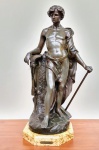 PAR V. CONSTANT - IMPONENTE ESCULTURA EM BRONZE DE EXCELENTE FUNDIÇÃO REPRESENTANDO O TRABALHO '' LE TRAVAIL. MONTADA SOBRE BELA BASE DE MÁRMORE FRANCÊS. ASSINADO NO BRONZE. FRANÇA FINAL DO SÉCULO XIX. ÓTIMO ESTADO DE CONSERVAÇÃO. MEDE 64 X 34 X 24 CM. ESCULTURA EXPRESSIVA COM RICO MOVIMENTO E DETALHES.