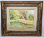 Adelina Topan de Castro Rios (São Paulo SP 1937) ´´MANSO LAGO´´ - Rara e espetacular pintura executada em técnica fina á óleo sopre placa representando lago em Sítio de São Pedro, rica em colorações e lindos detalhes, assinado no C.I.E. datado de 1989, mede 33 x 25 cm. Acompanha moldura de época em madeira nobre ricamente entalhada medindo 45,5 x 53,5 cm. NOTA SOBRE A ARTISTA: Adelina Topan de Castro Rios (São Paulo SP 1937). Pintora, jurada e organizadora de salões. Estuda na Escola Livre de Pintura Artística da PUC/Campinas, com Aldo Cardarelli, de 1979 a 1982. É premiada no Salão Paulista de Belas-Artes, São Paulo, de 1980 a 1985 e no Salão Oficial da Academia Paulista de Belas-Artes, São Paulo, em 1982. Organiza o I e II Salão Acadêmico de Belas-Artes em 1984/1985. Viaja para Paris, França, onde faz curso de aperfeiçoamento , na Academia de Port-Royal, com Jean Maximé Relange, Jean Marzelle e Claude Schurr. Dentre as exposições de que participa, destacam-se também o Salão de Belas-Artes de Piracicaba, na Casa de Artes Plásticas Miguel Arcanjo Benício da Assunção Dutra, Piracicaba, de 1981 a 1985.